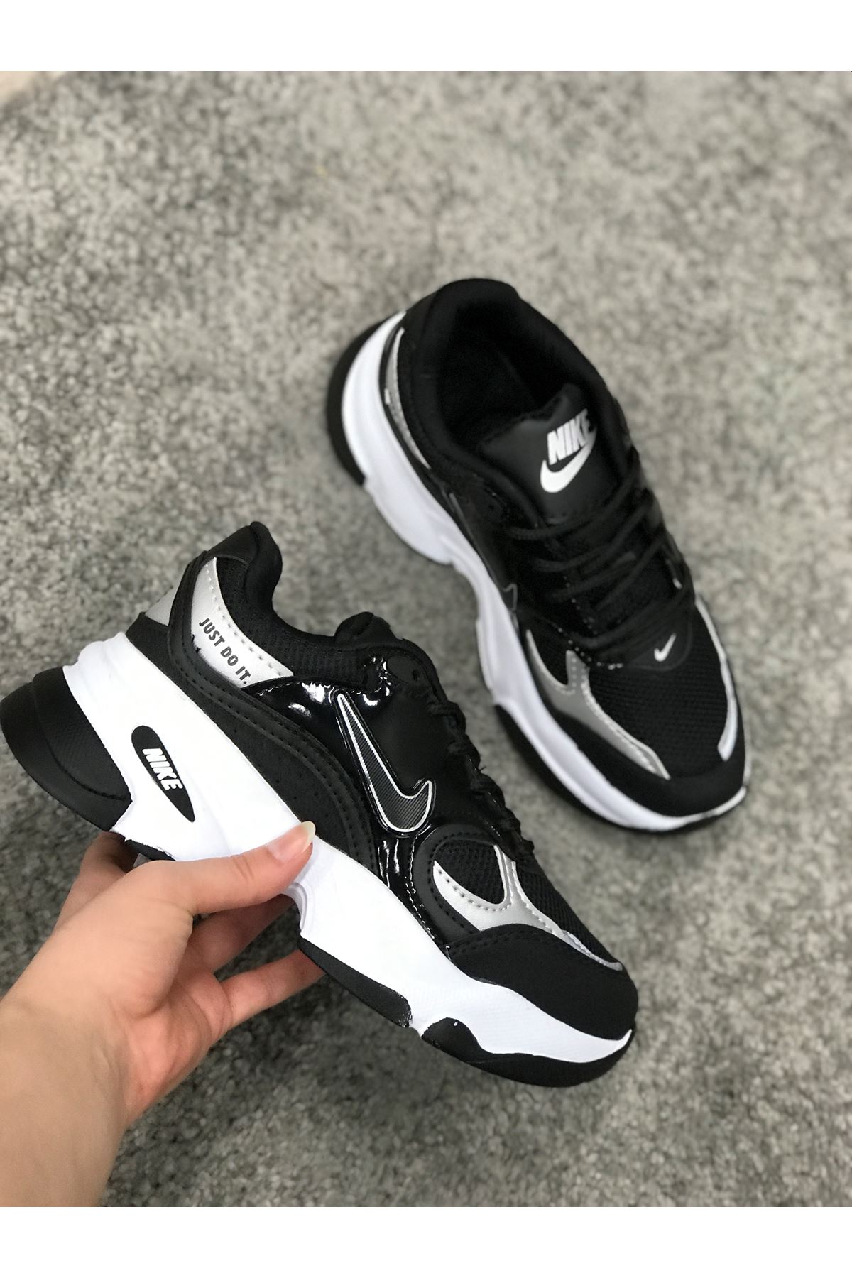 Nike Just Do İt Siyah Beyaz